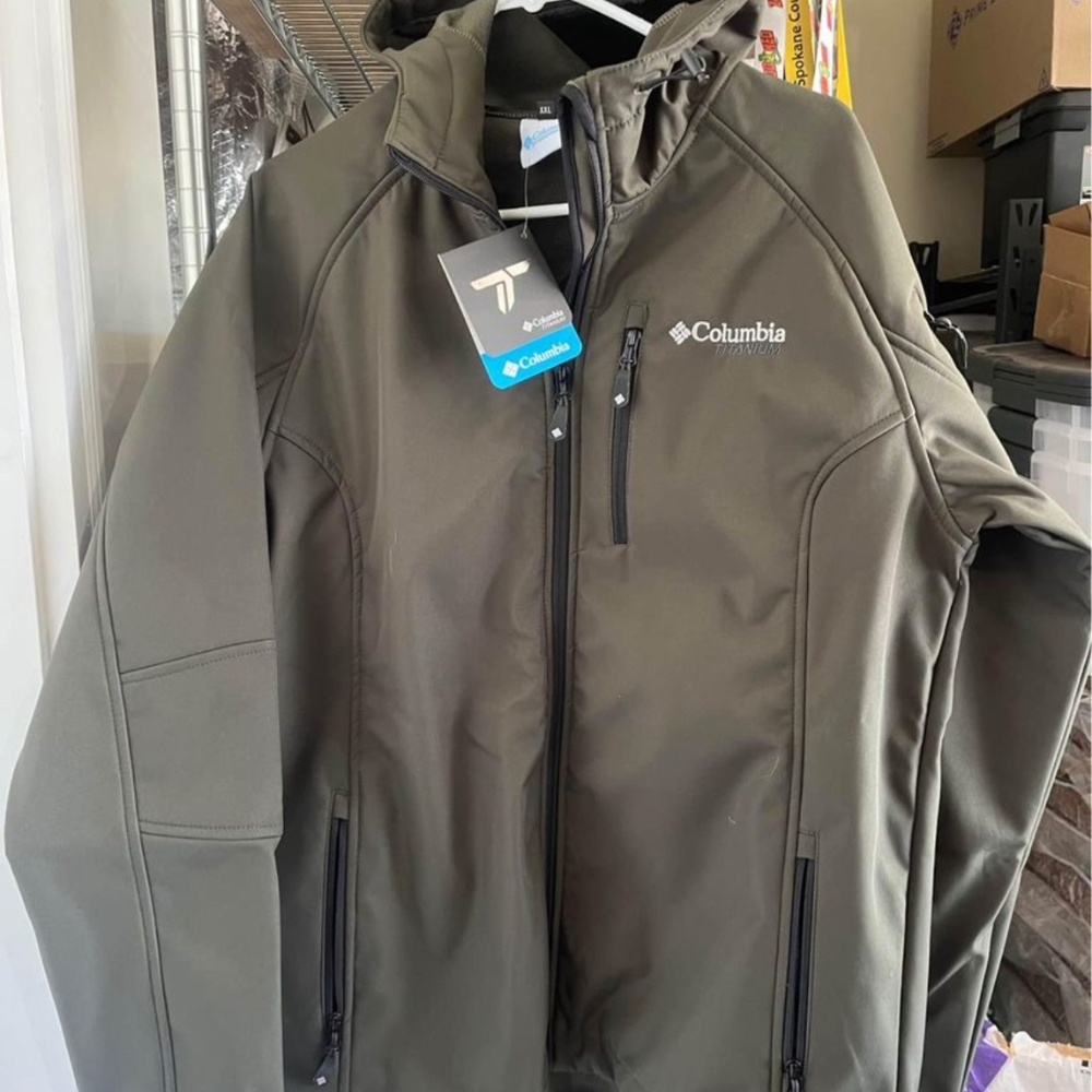 NWT- Mens XXL Columbia Titanium softshell